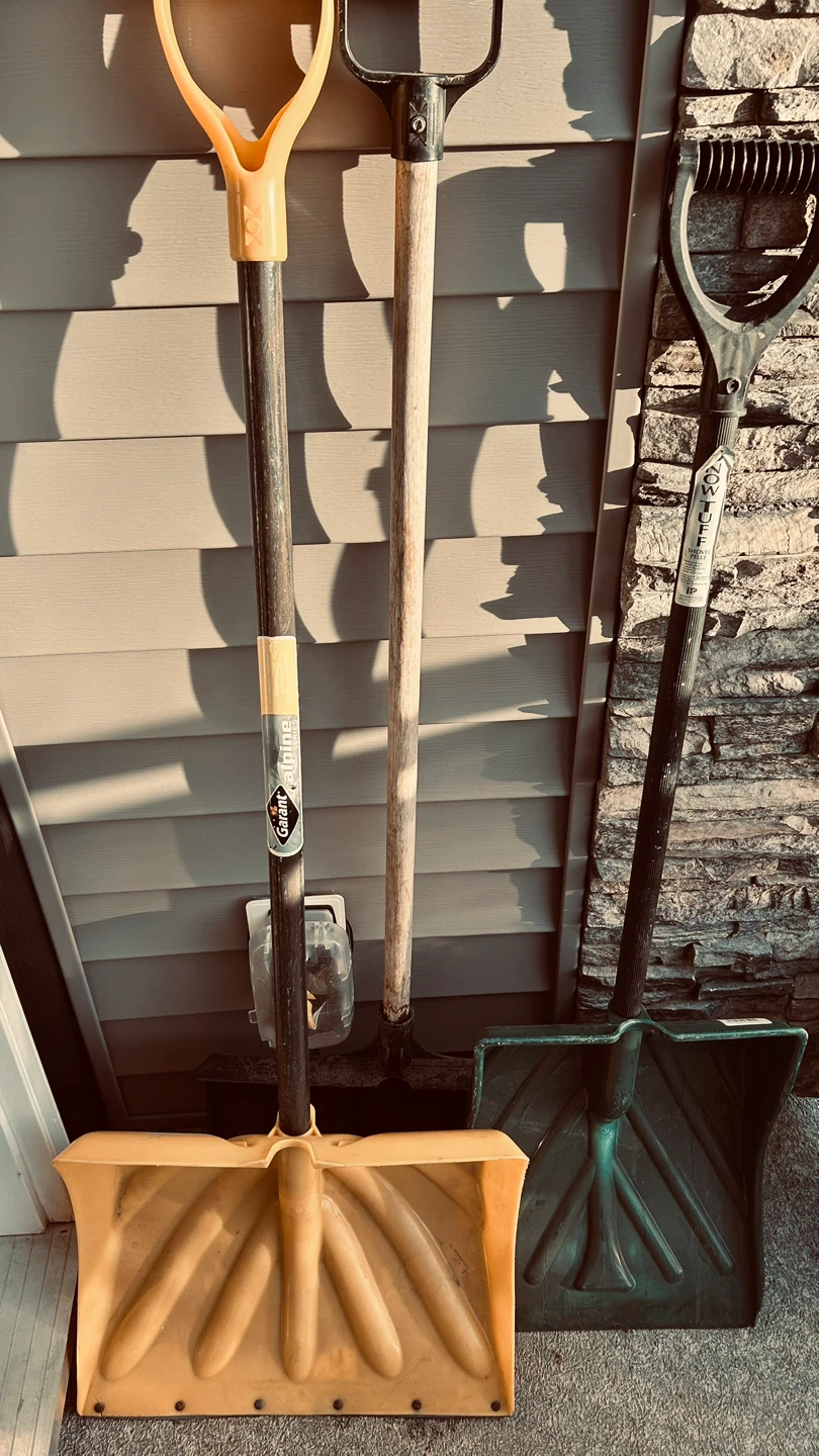 Snow Shovels – 3 Different Sizes – Good Condition