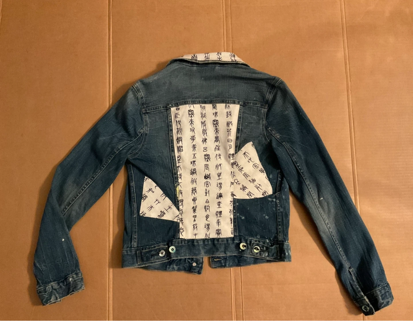 Levi's Denim Jacket with Chinese Calligraphy Script - photo 3