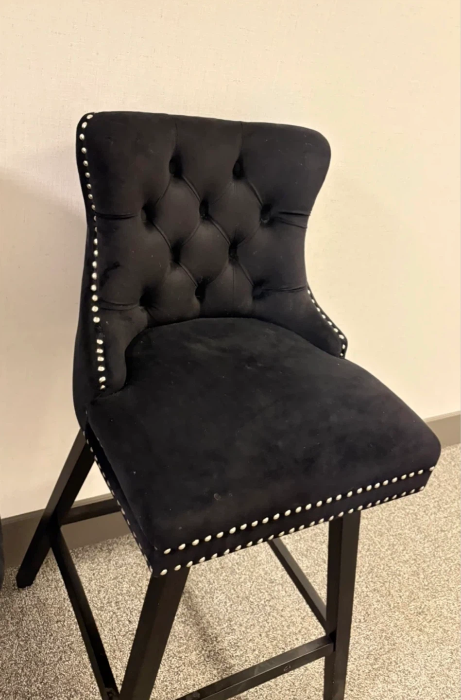 Set of 2 Black Velvet Tufted Bar Stools - photo 4