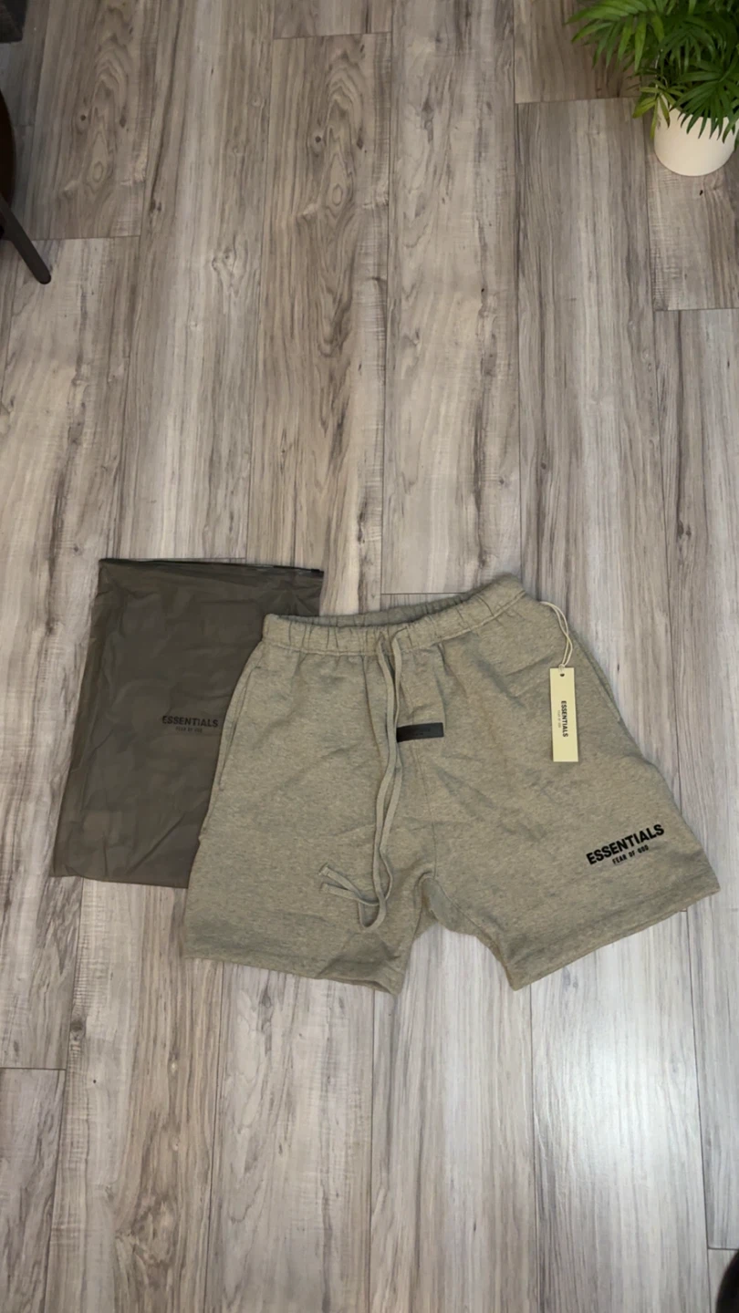 Fear of God Essentials Shorts dark oatmeal
