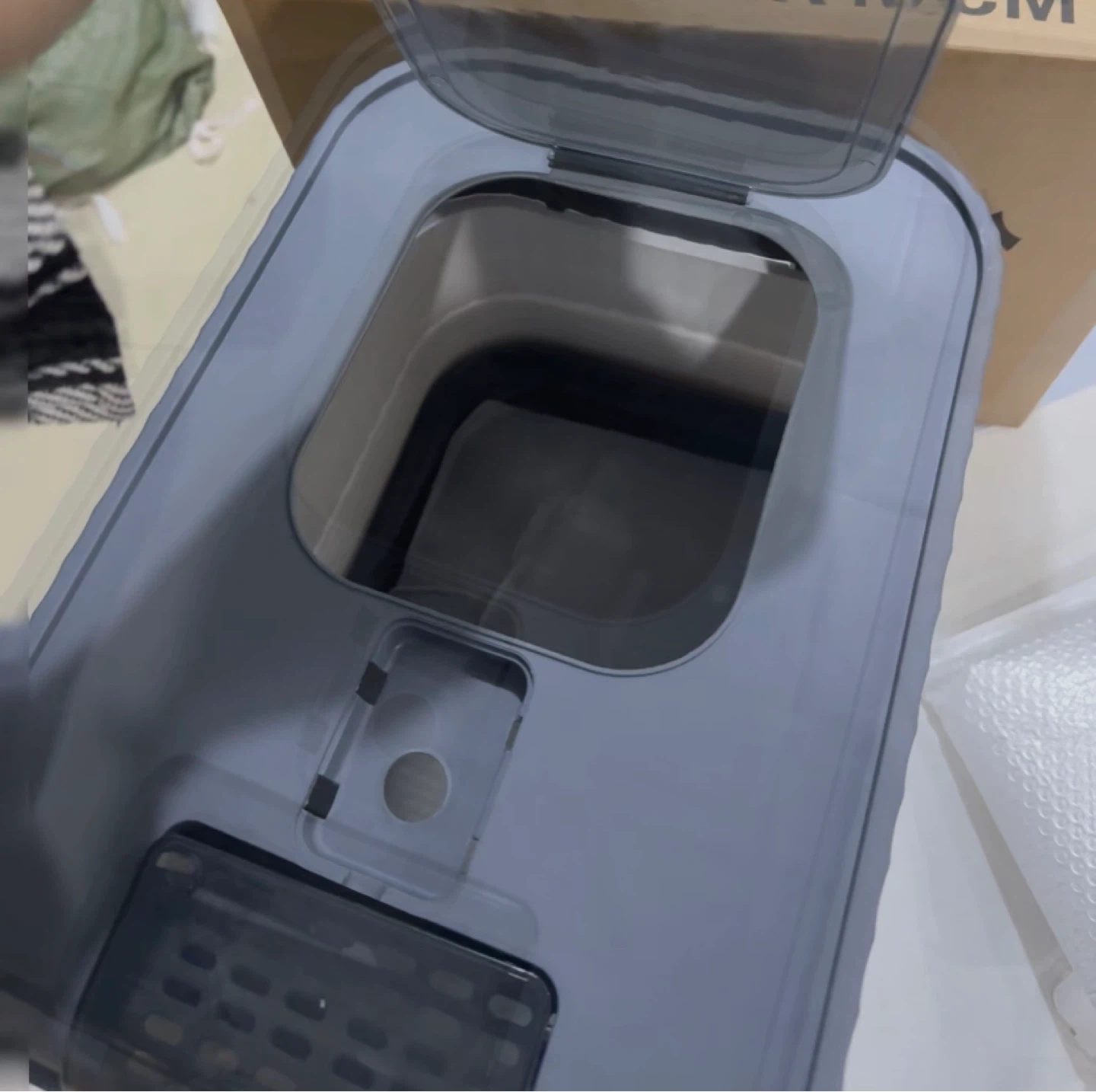 Enclosed Cat Litter Box with Scoop - photo 4