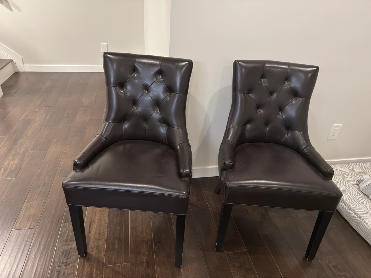 Set of 2 Dark Brown Tufted Accent Chairs