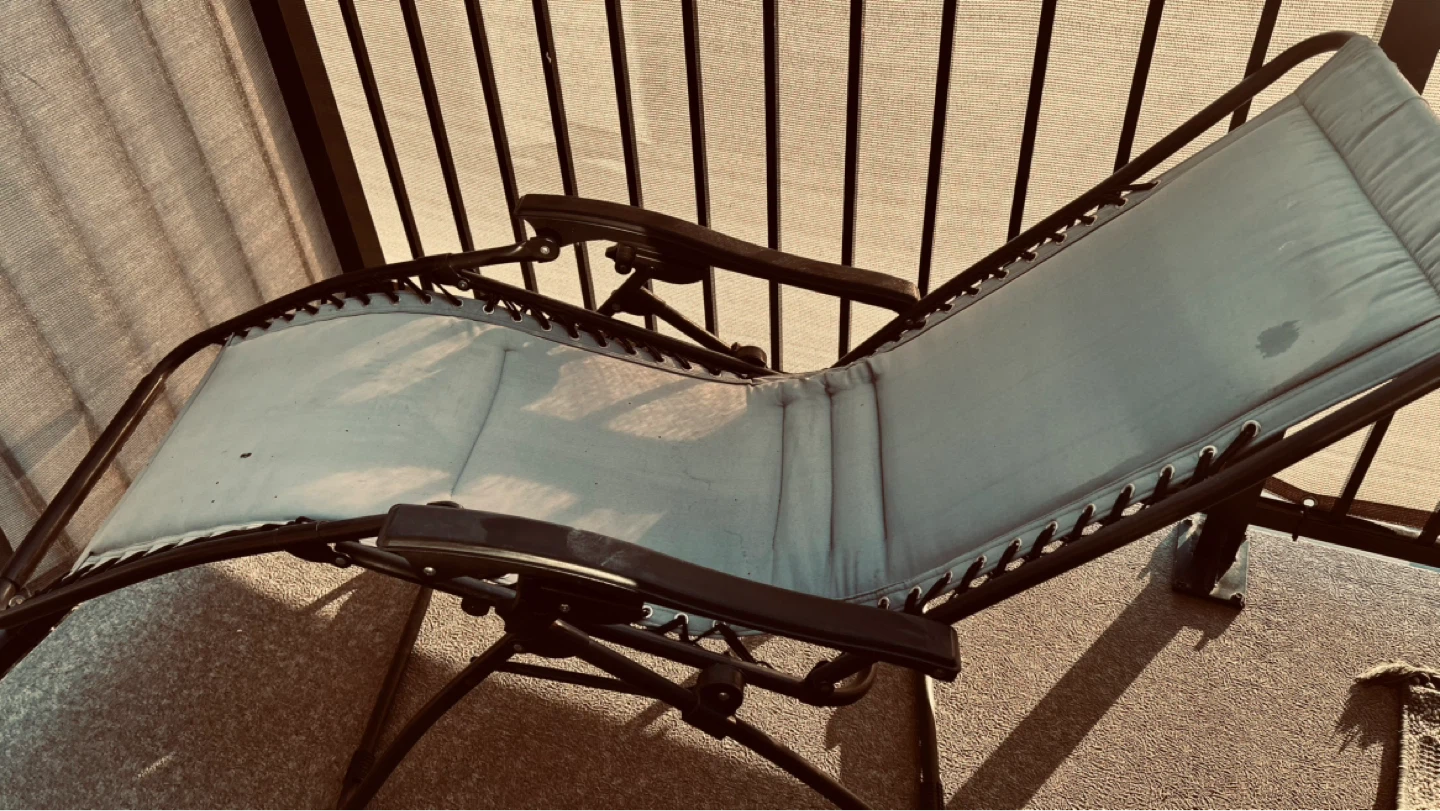 Zero Gravity Reclining Patio Lounge Chair – Padded Outdoor Chair