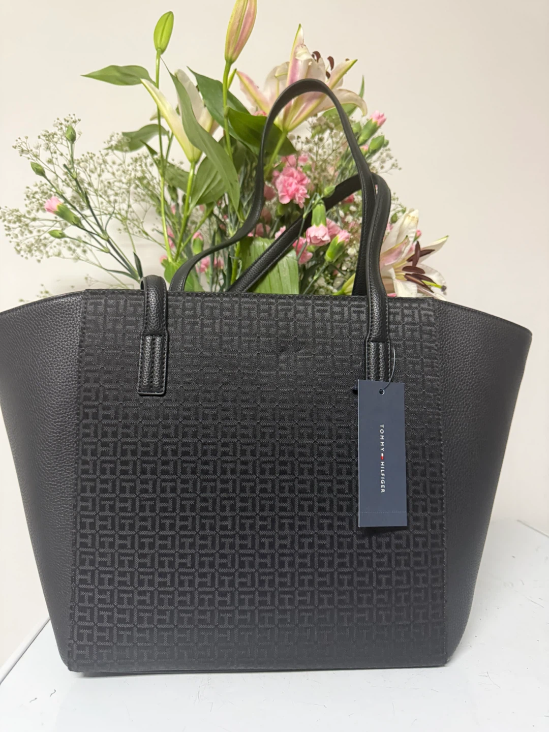 Tommy Hilfiger Tote Bag with Matching Pouch - photo 2