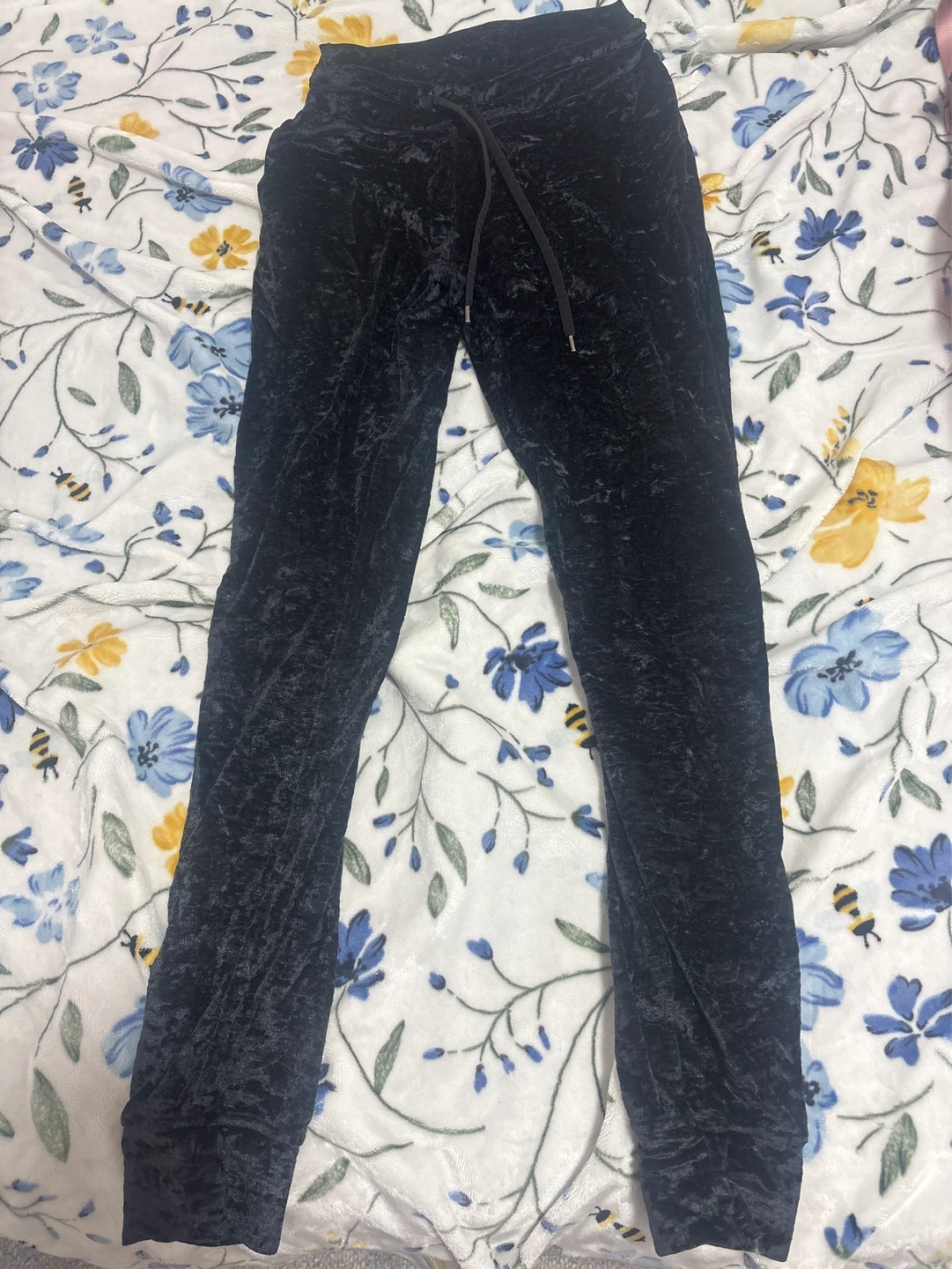 Lululemon Black Velour Joggers size 4
