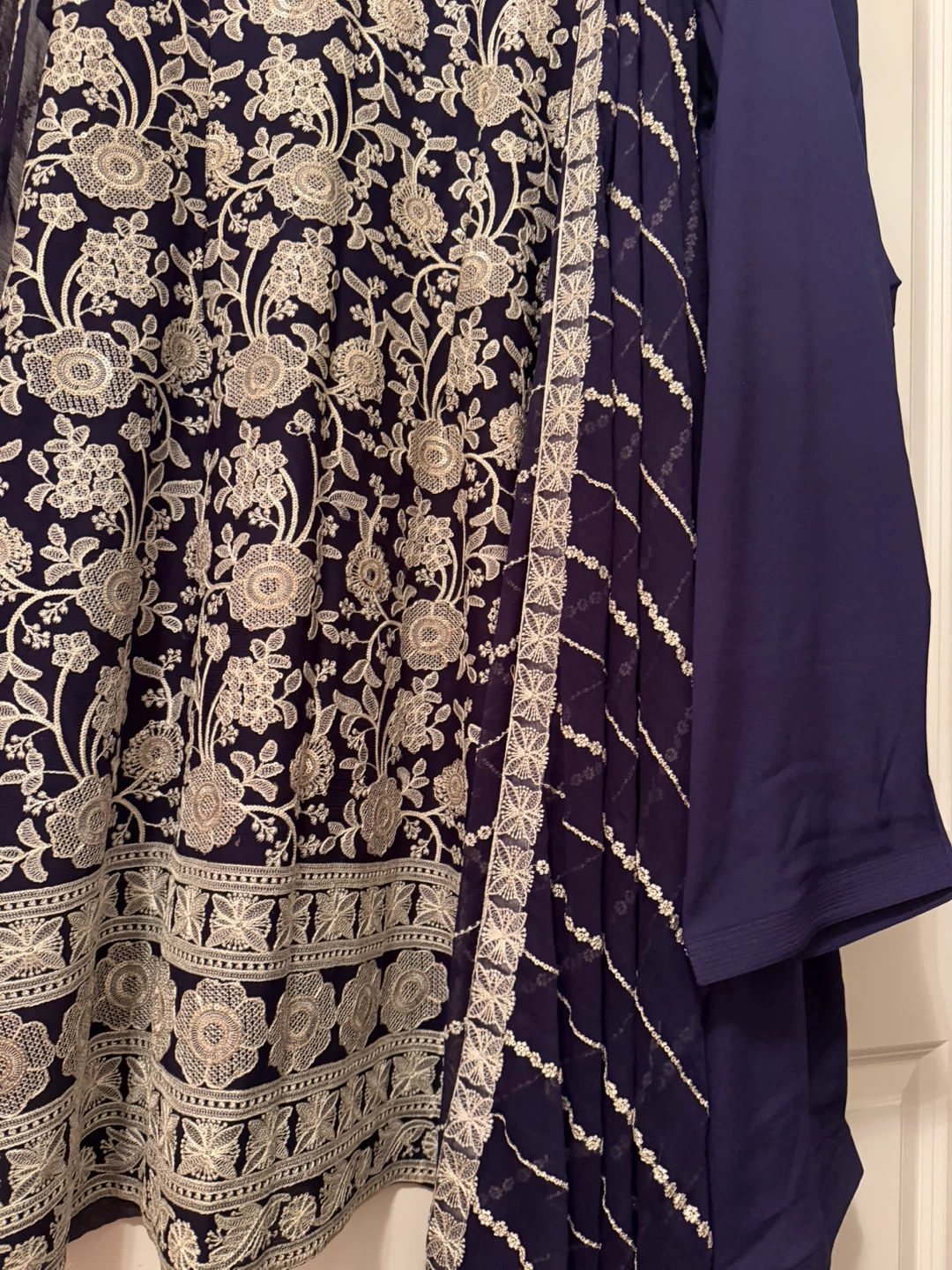 Women's Navy Blue Embroidered Kurti with Dupatta - photo 2