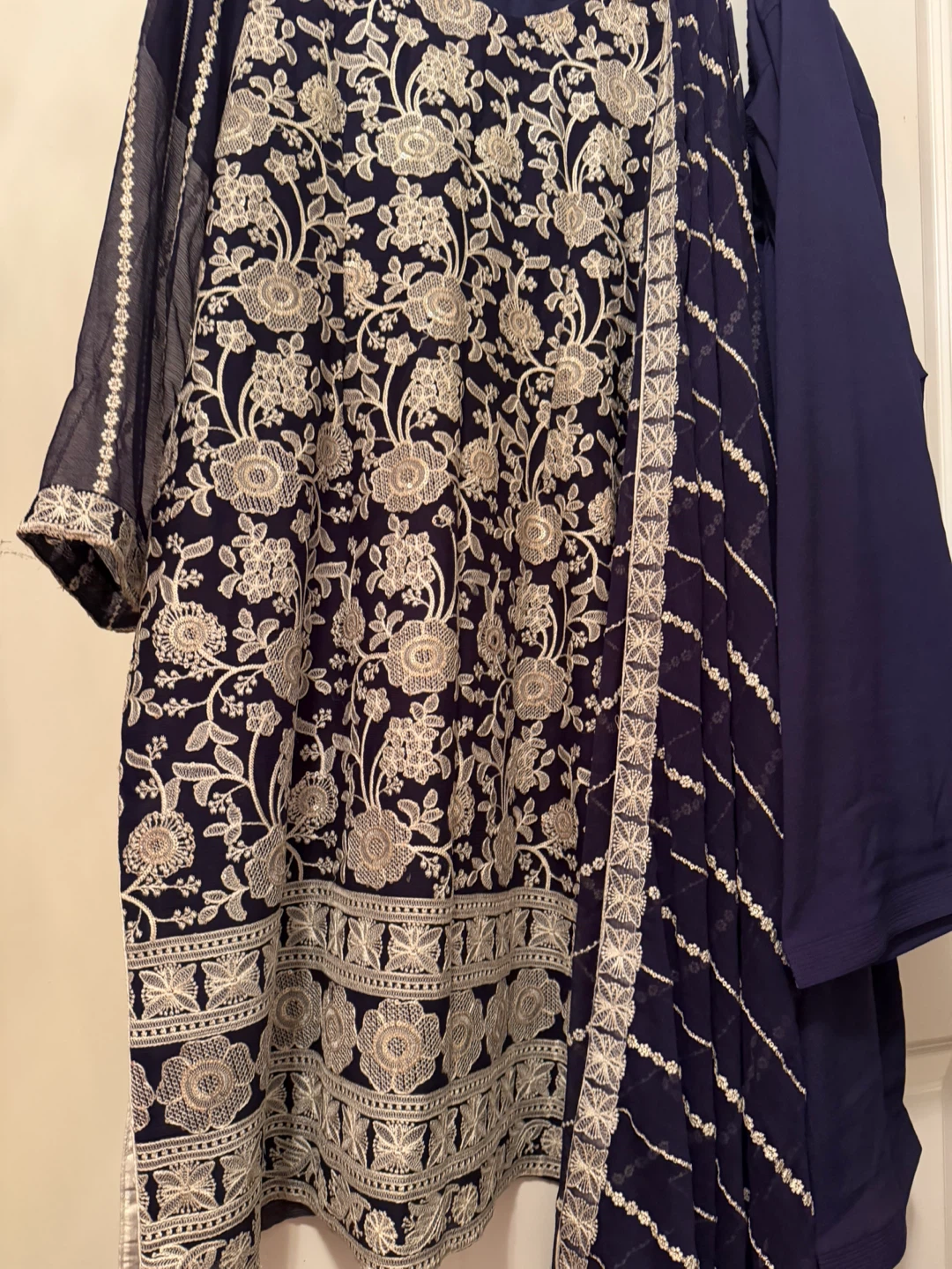 Women's Navy Blue Embroidered Kurti with Dupatta - photo 3