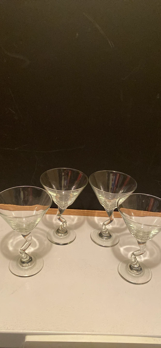 Set of 4 Clear Martini Glasses with Twisted Stems
