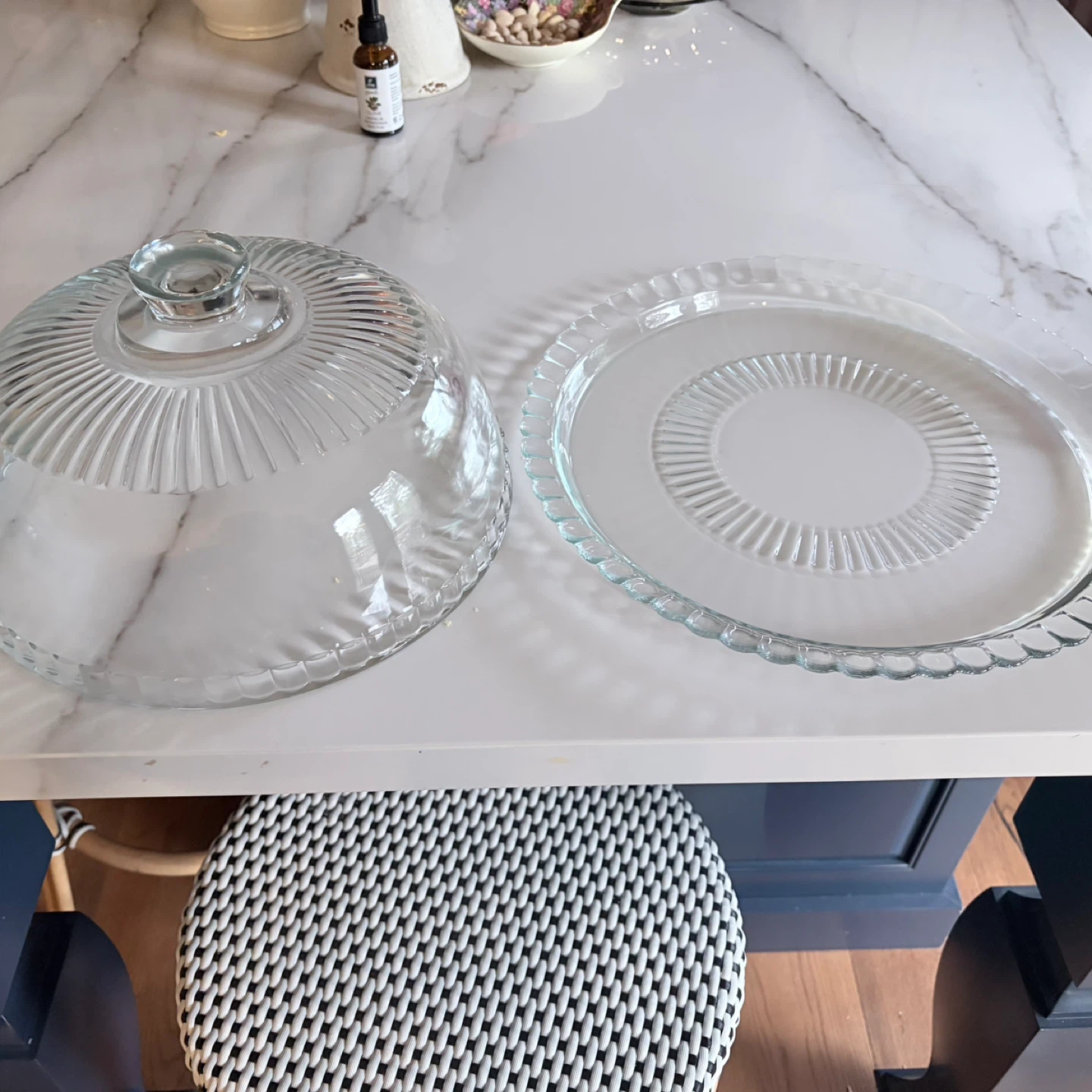 Glass Cake Stand with Dome Lid - photo 2