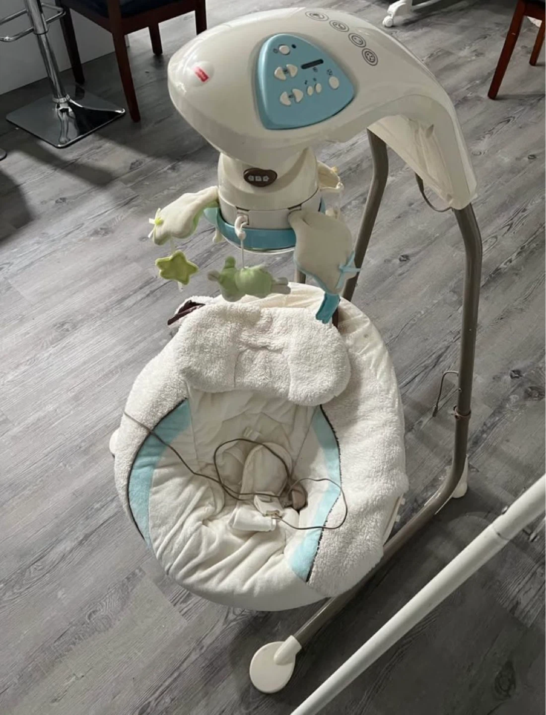Fisher-Price "My Little Lamb" Cradle 'n Swing - photo 4