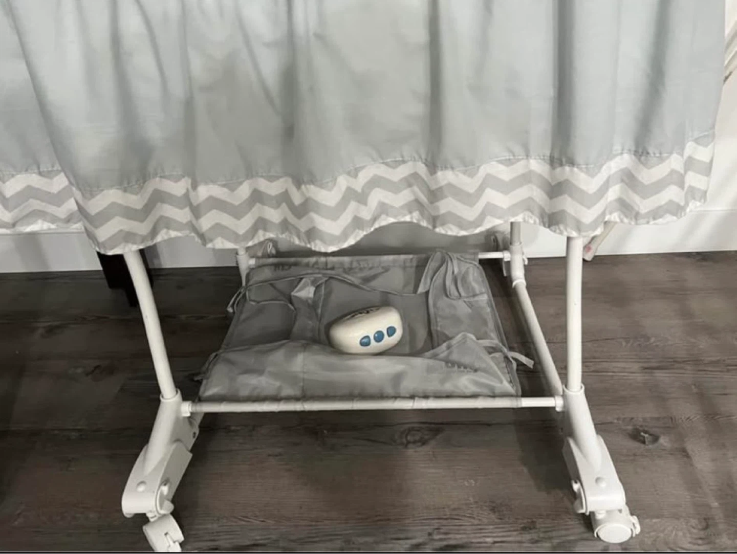 Grey Bassinet with Canopy and Storage Basket - photo 3