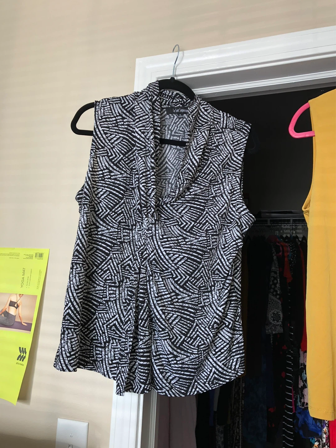 Calvin Klein Sleeveless Blouse - Black & White Pattern - photo 5