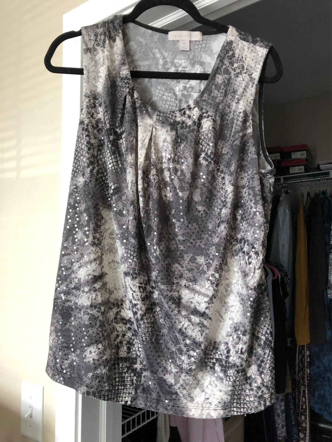 Calvin Klein Sleeveless Blouse - Black & White Pattern