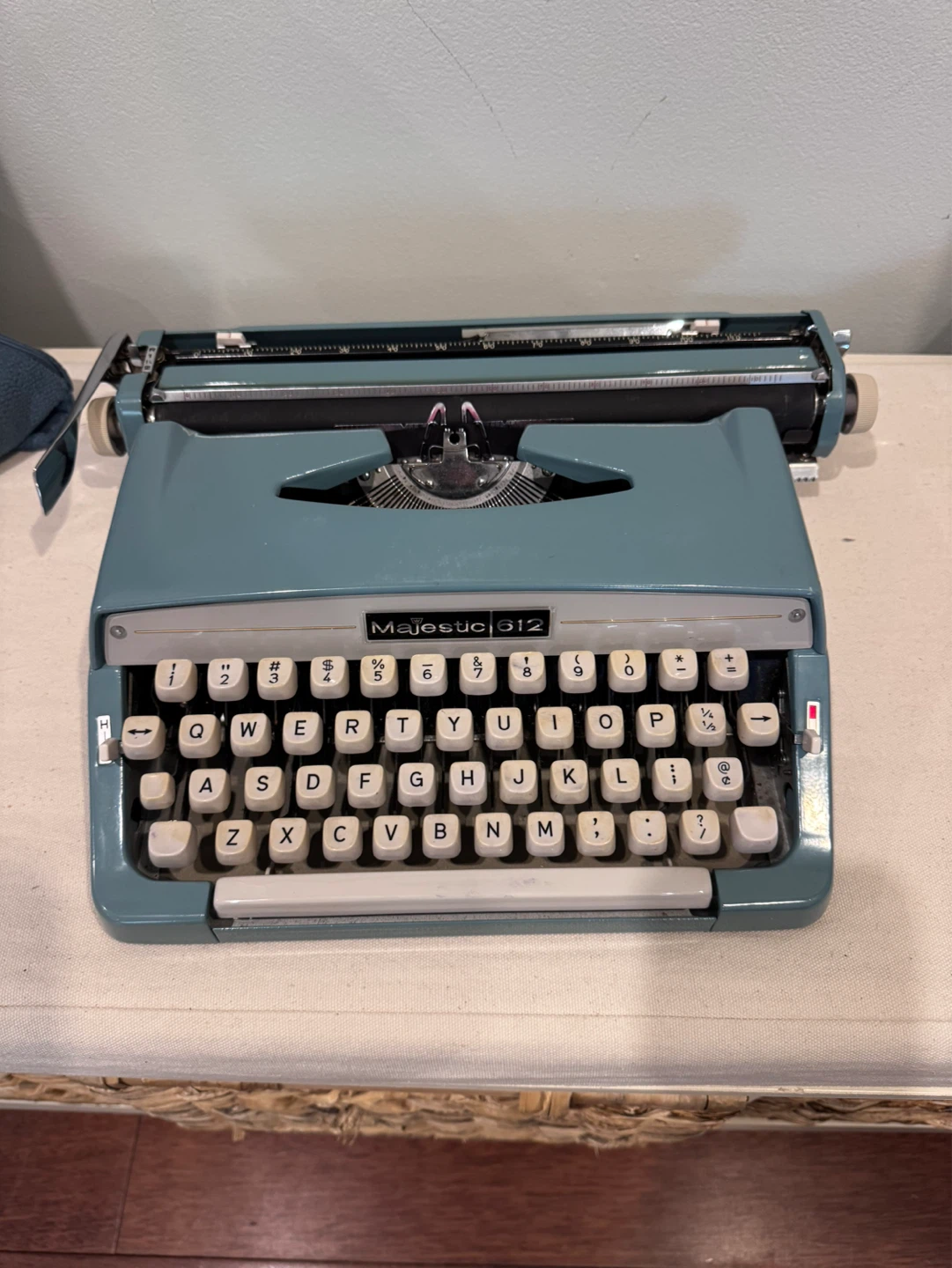 Adler Majestic 612 Typewriter with Case and Ribbon - photo 2