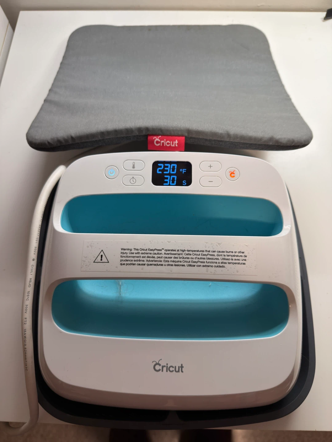Cricut EasyPress with Mat 9x9