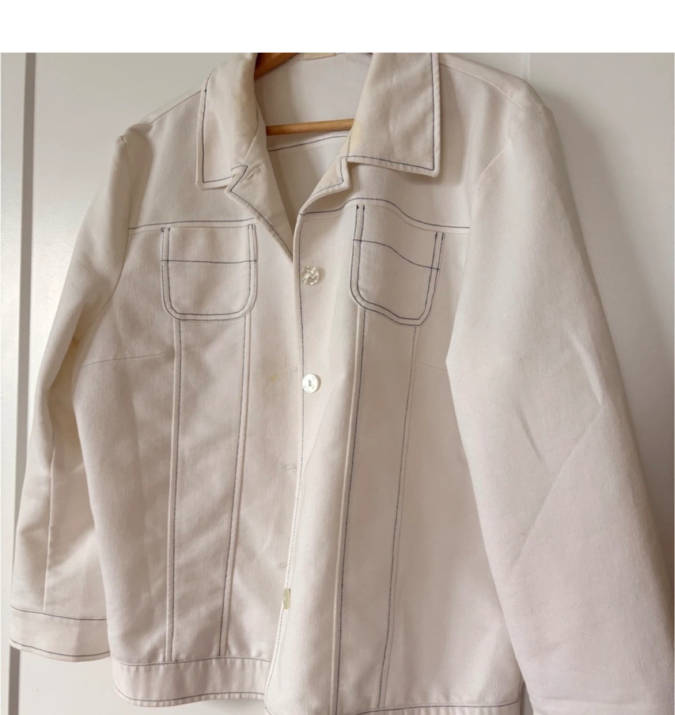 white button-up jacket with contrast stitching - photo 3