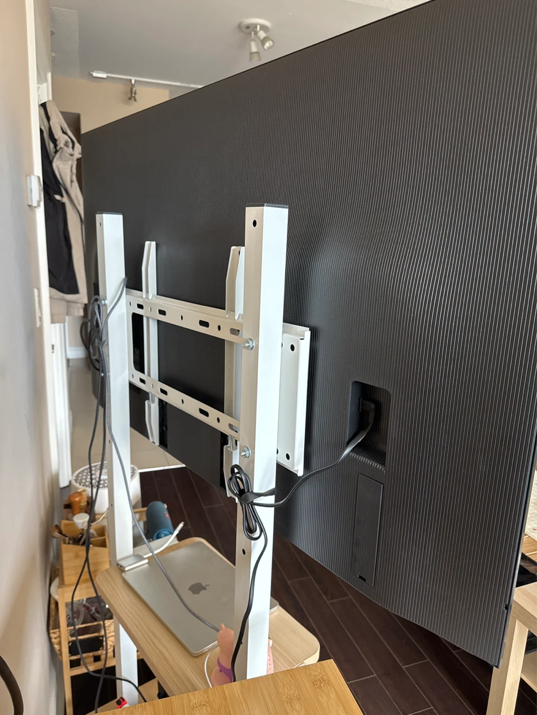 Leaving :Samsung 55" OLED S85F 4K Smart TV with movable TV stand - photo 2