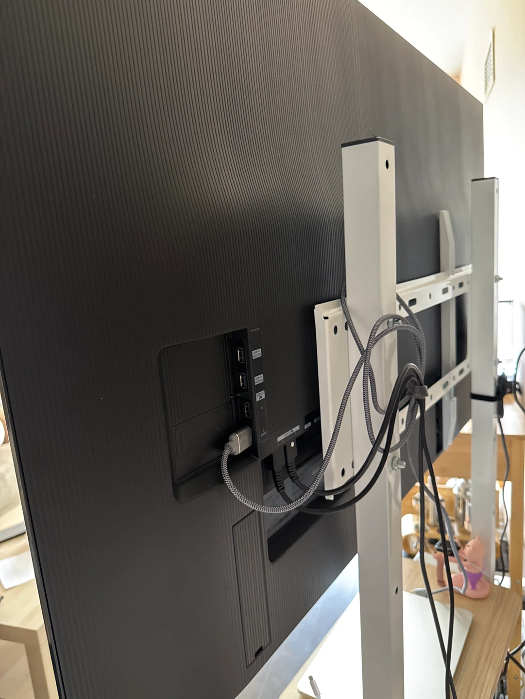 Leaving :Samsung 55" OLED S85F 4K Smart TV with movable TV stand - photo 3