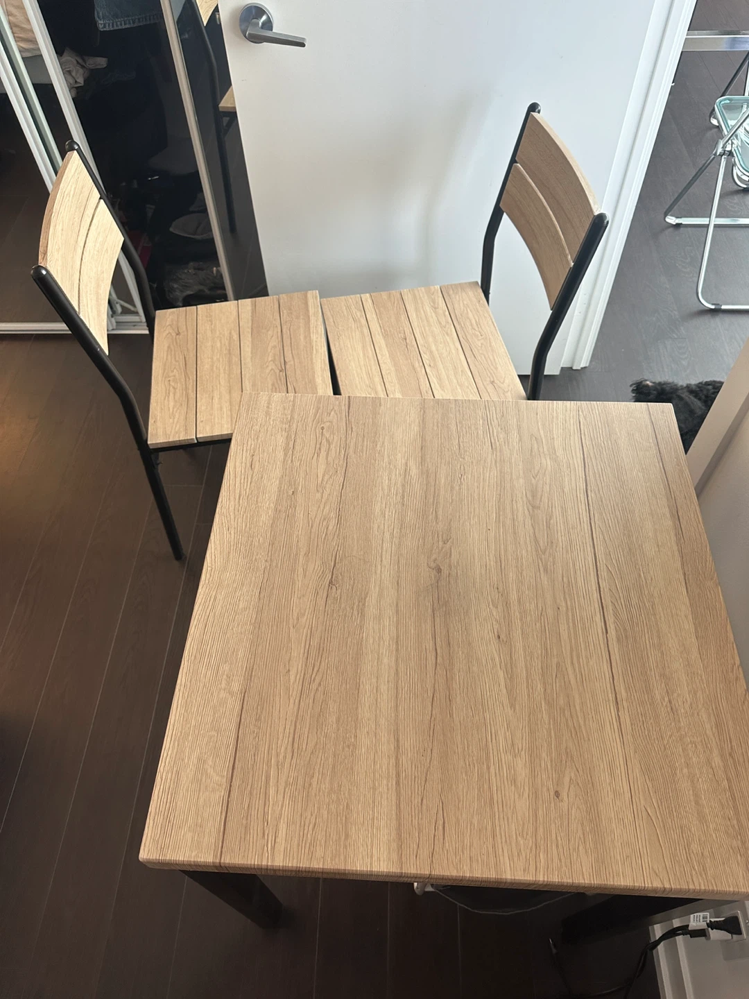Table for 2 with chairs