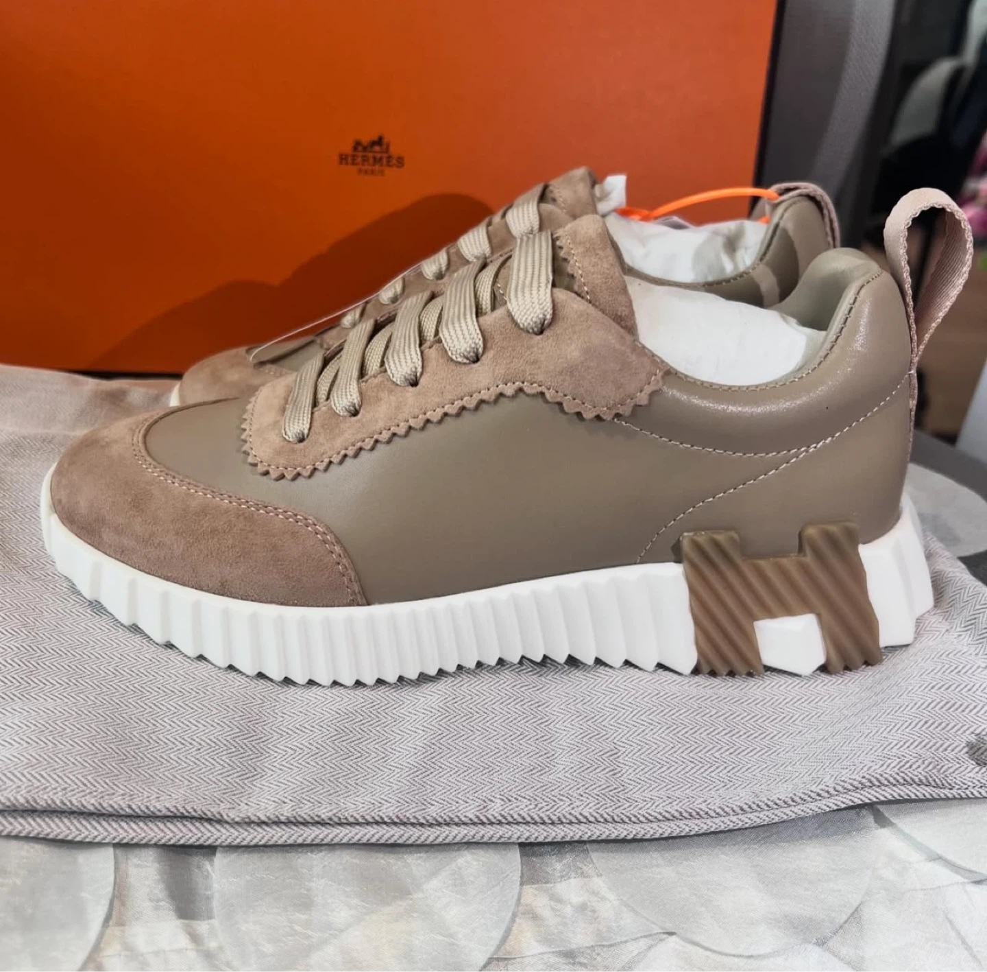 Hermès Sneakers - Beige Suede & Leather - photo 2