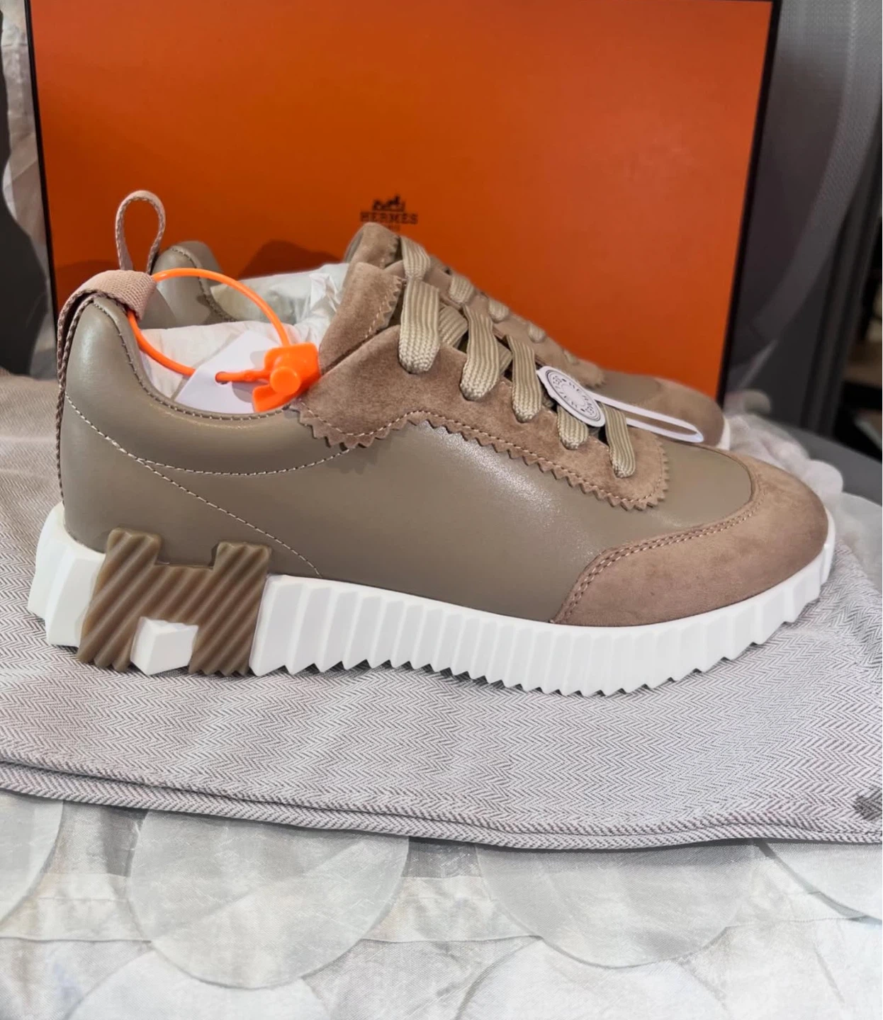 Hermès Sneakers - Beige Suede & Leather