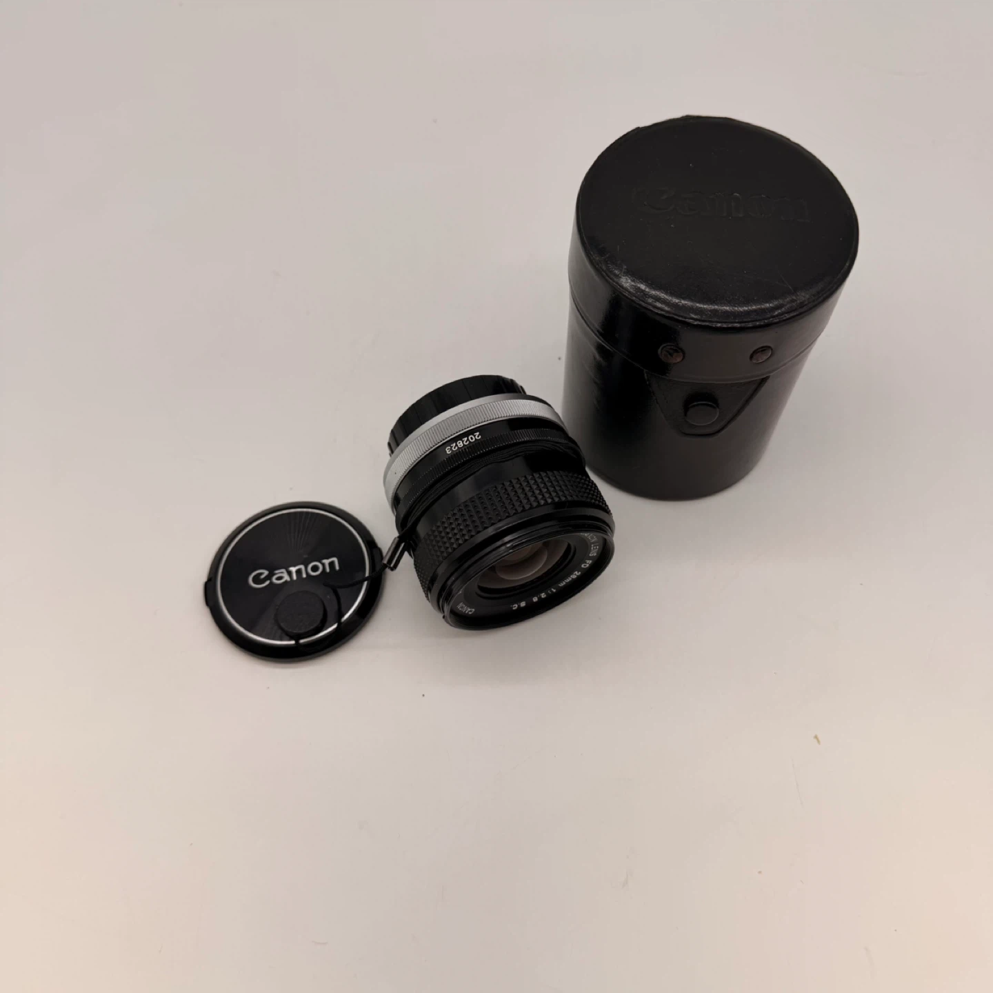 Canon FD 28mm f/2.8 S.C. Wide Angle Lens w/ Case Made in Japan - photo 2