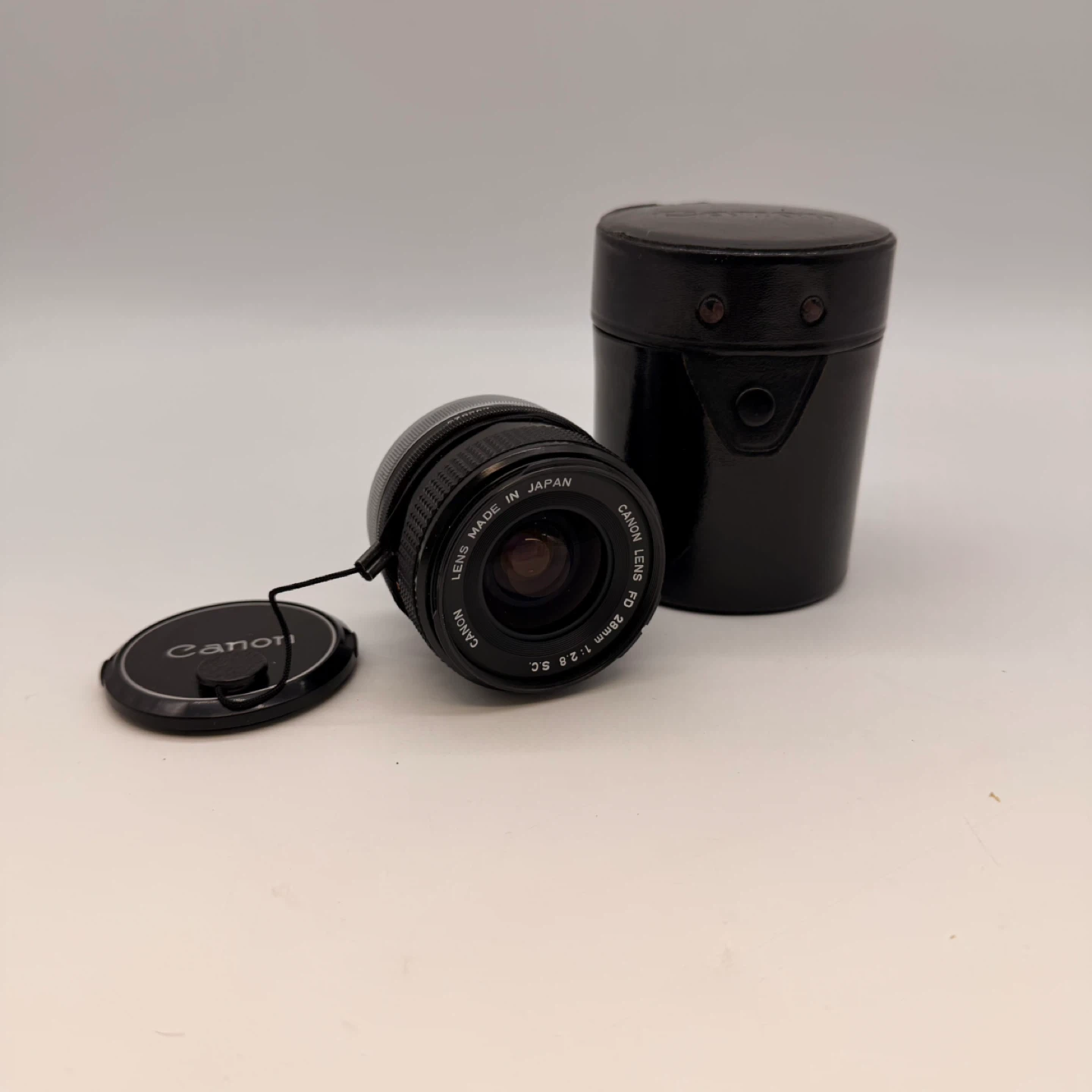 Canon FD 28mm f/2.8 S.C. Wide Angle Lens w/ Case Made in Japan
