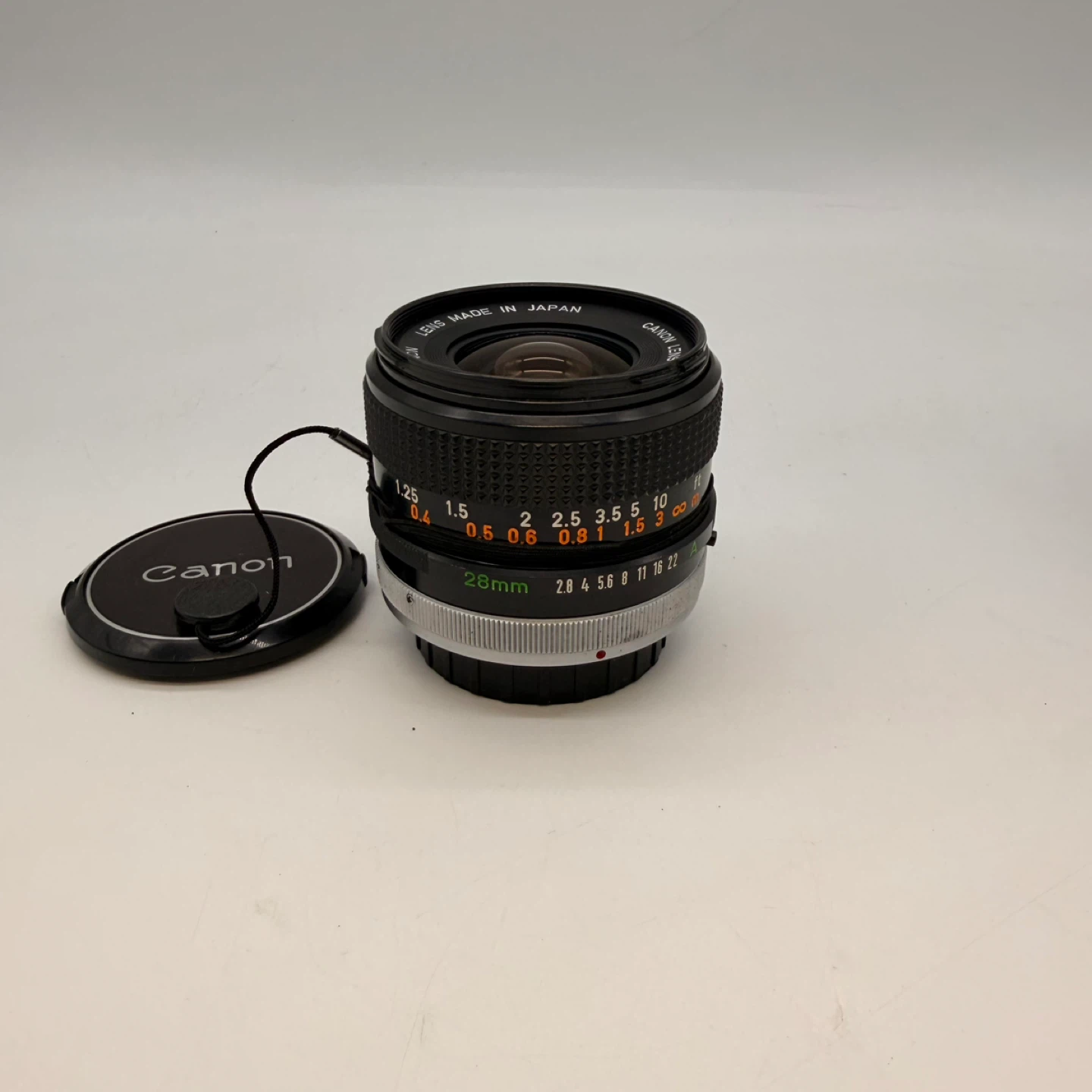 Canon FD 28mm f/2.8 S.C. Wide Angle Lens w/ Case Made in Japan - photo 4