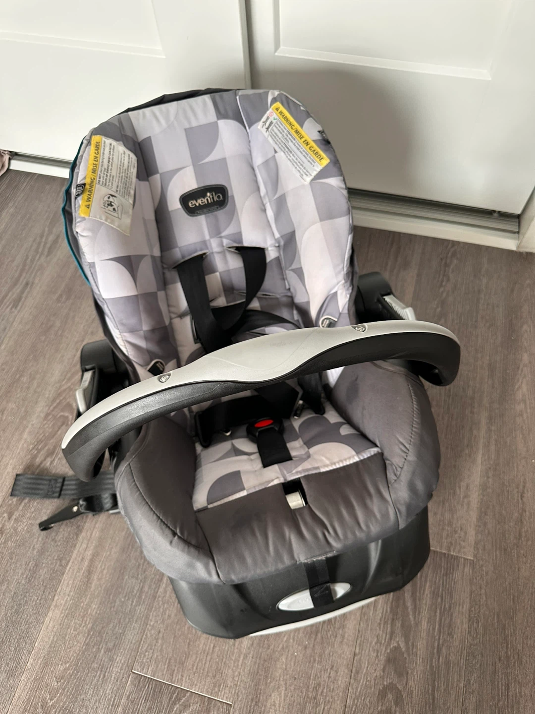 Evenflo Infant Car Seat with Base - photo 4