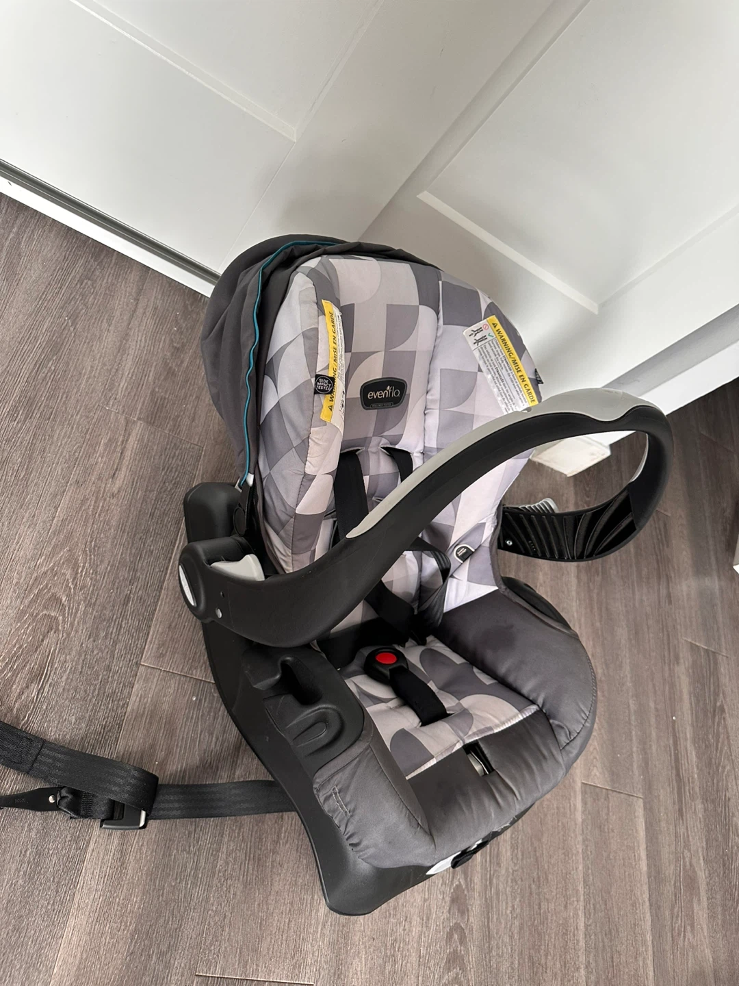 Evenflo Infant Car Seat with Base - photo 2