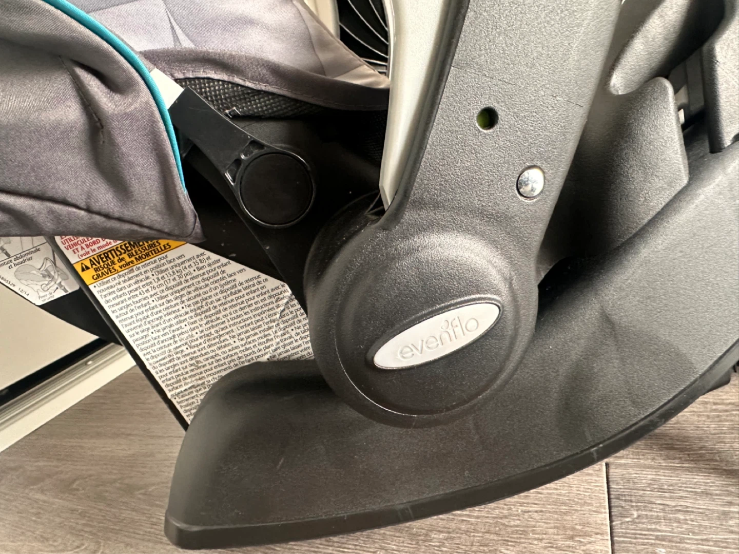 Evenflo Infant Car Seat with Base - photo 3