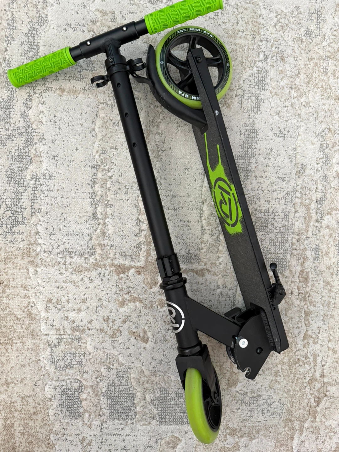Rogue Scooter - Black with Green Accents