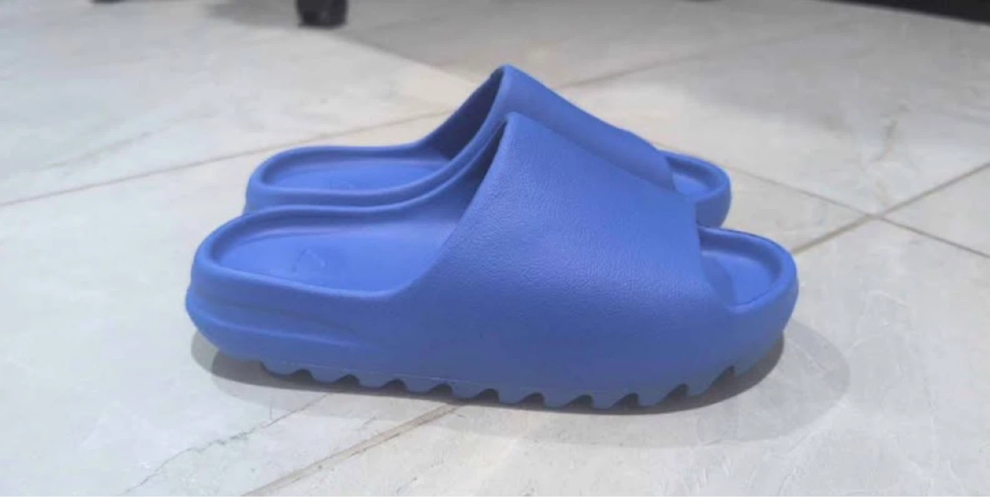 Yeezy slides bleu taille 8us