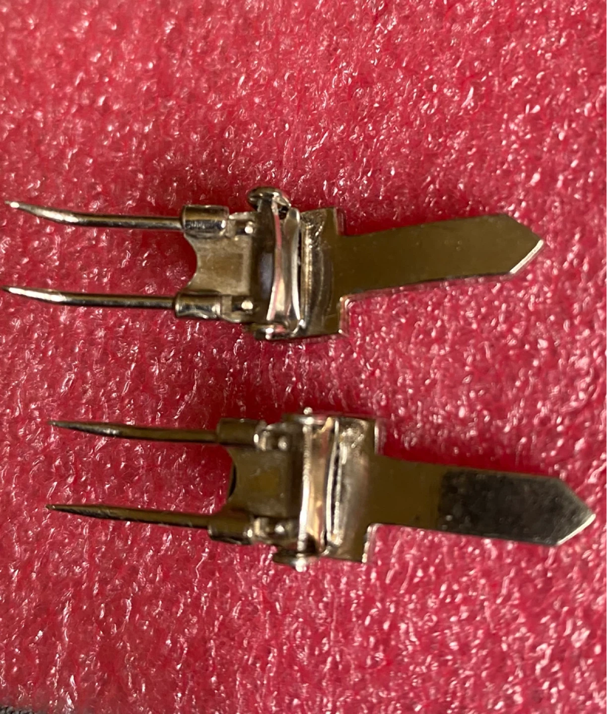Vintage Pair of Crystal Rhinestones Cross Pins - photo 3