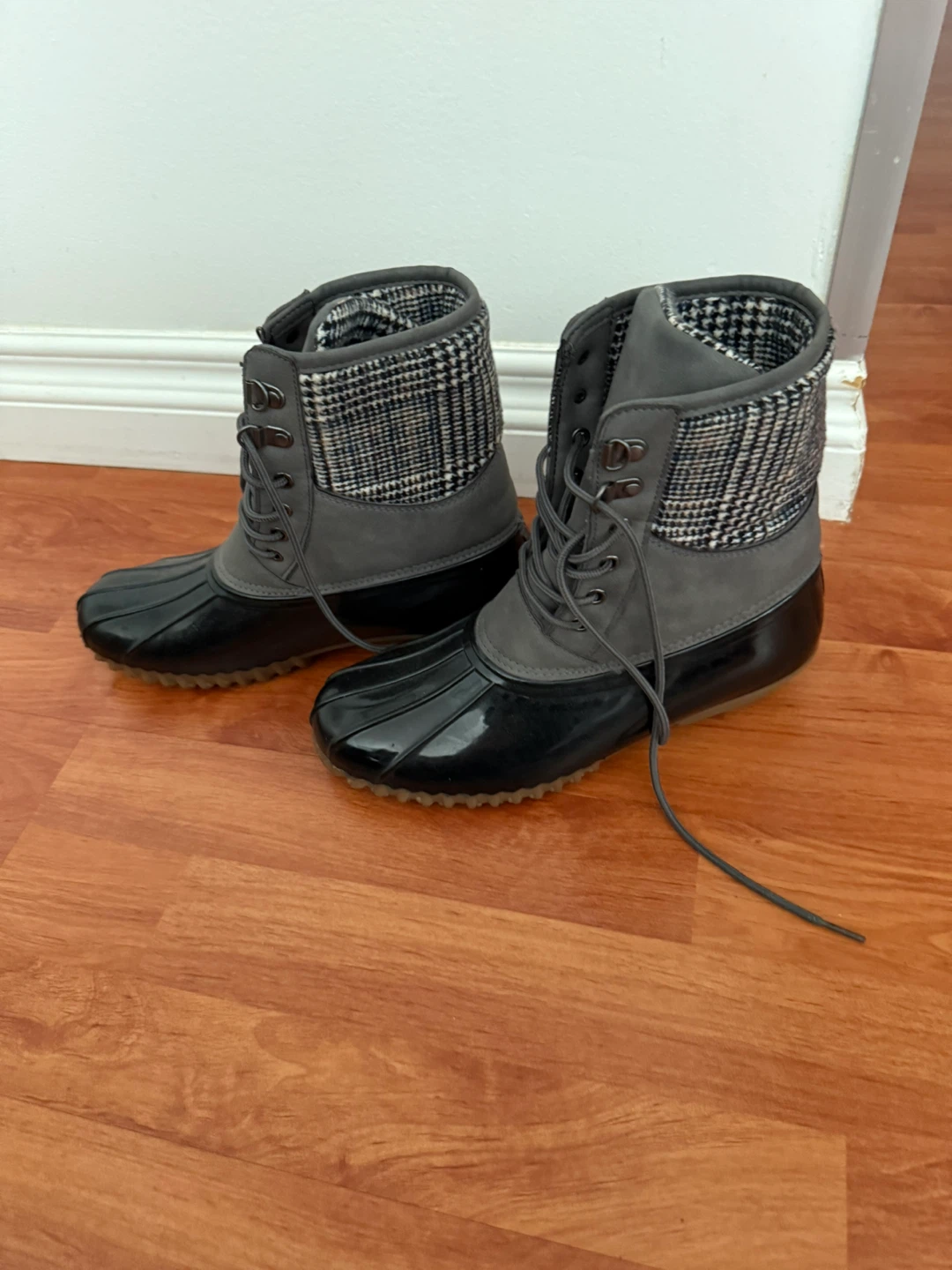 Women's Grey and Black Boots - photo 2