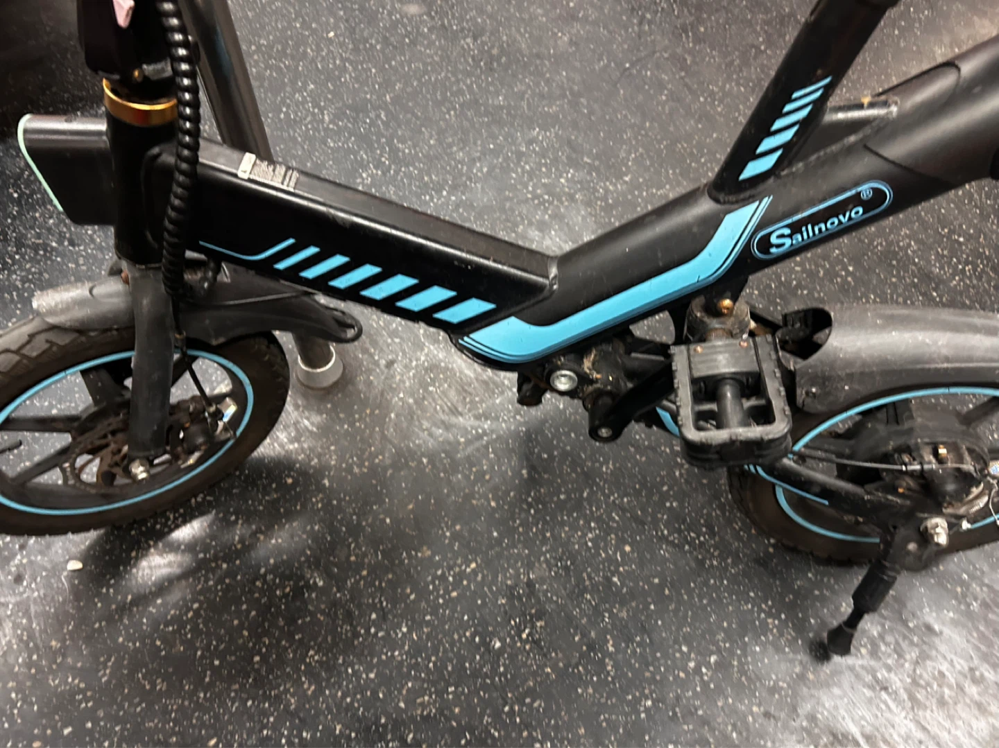 Sailnovo Electric Folding Bike w ( charger )