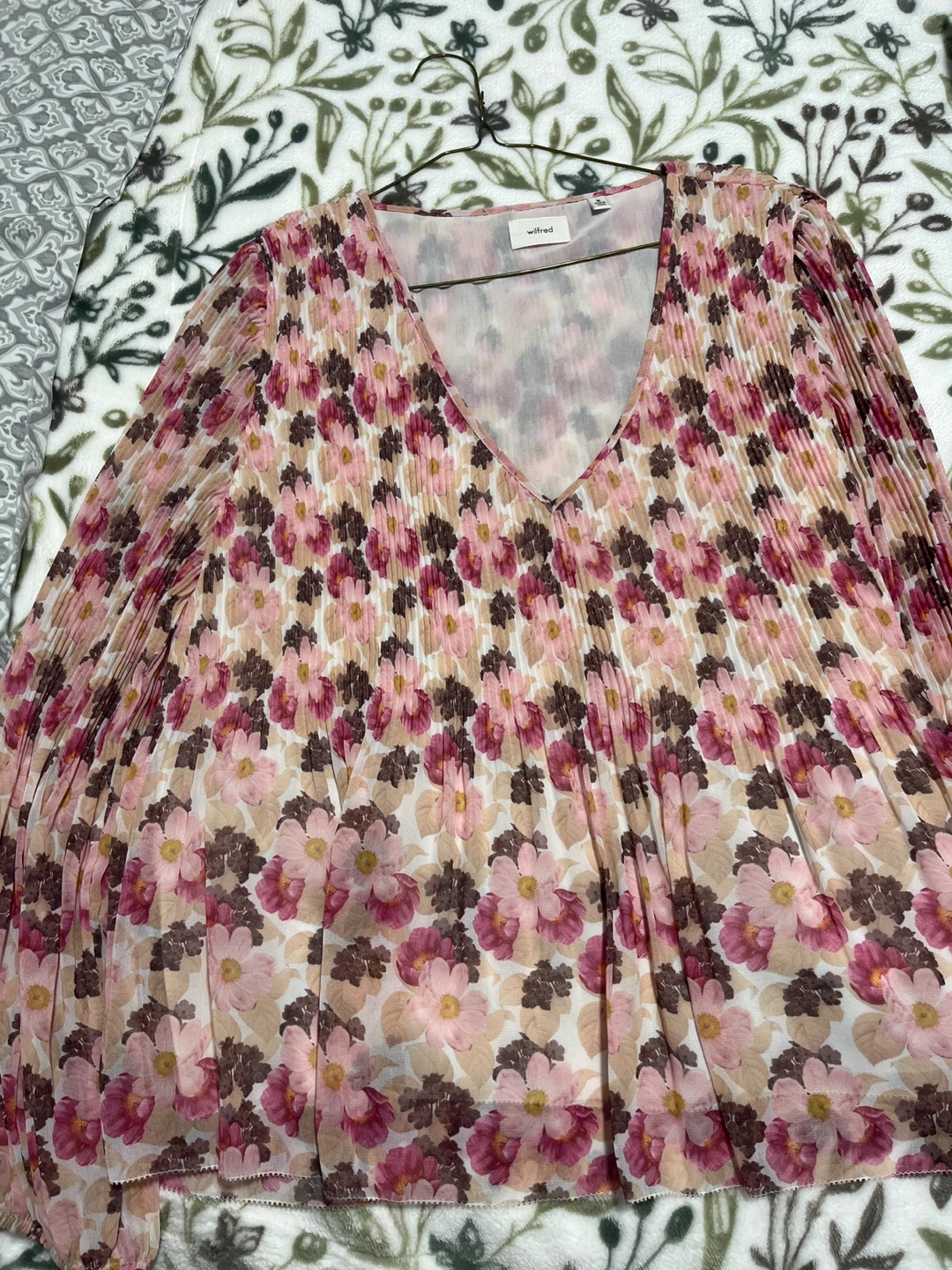 Wilfred Pleated Floral V-Neck Blouse