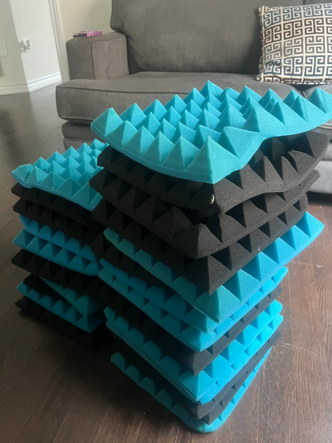 Pyramid Acoustic Foam Panels (Black & Blue)
