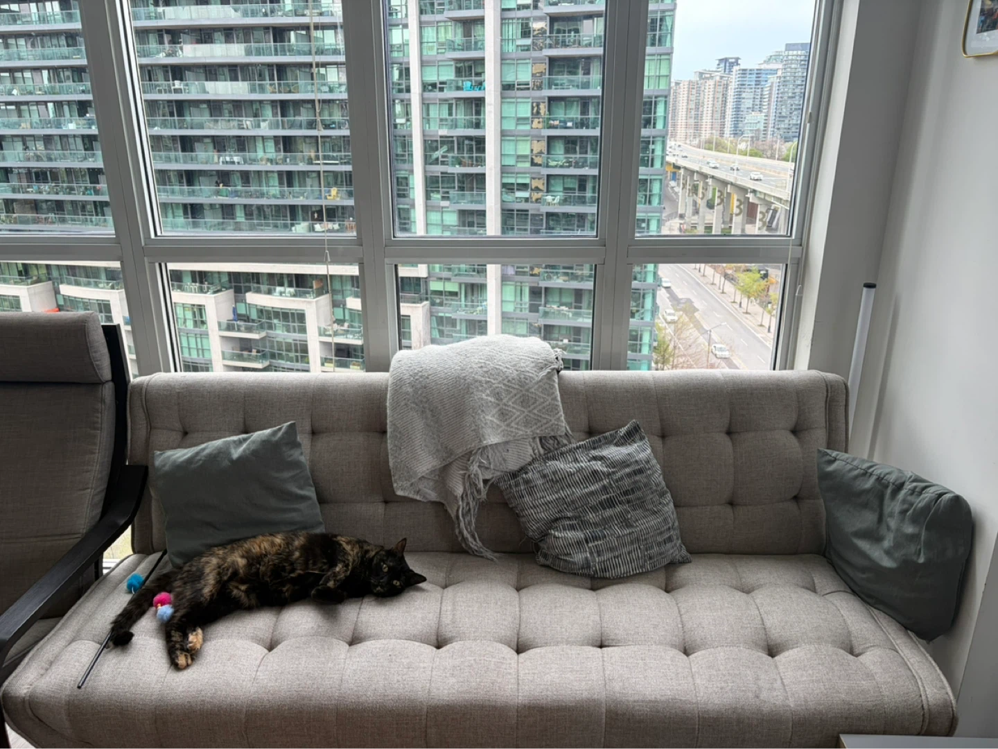 Grey Tufted Sofa Couch bed - photo 2