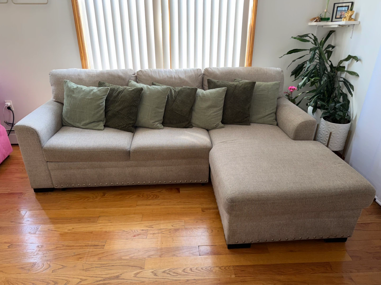Cottage Chic Beige Sectional Sofa - photo 2