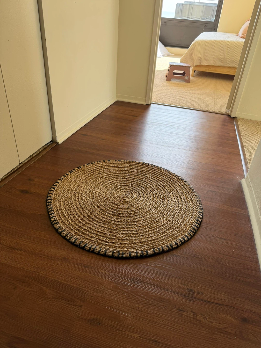 Round Jute Rug 29,5” with Black Trim - photo 3