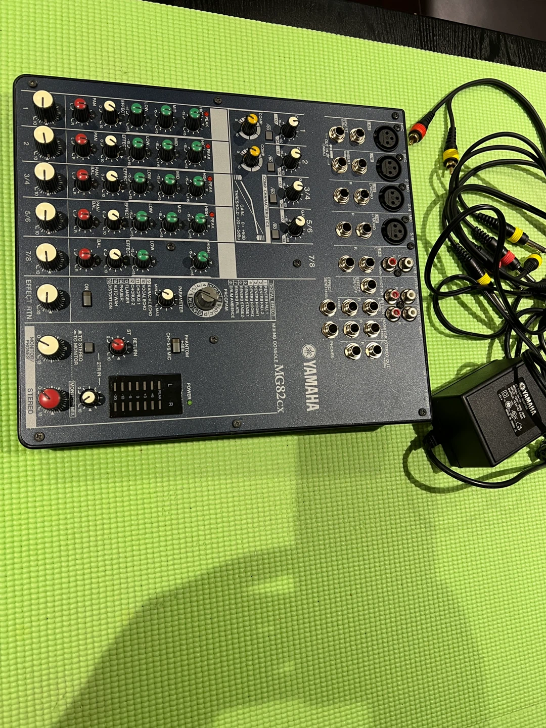 Yamaha MG82CX Mixing Console - photo 2