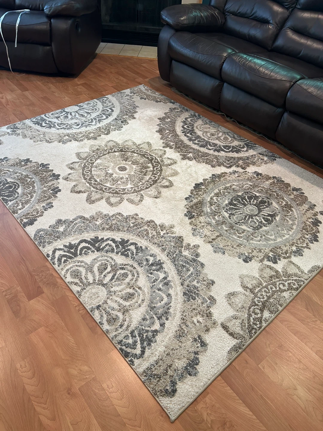 Gertmenian Area Rug 5ft 3in x 7ft - photo 2