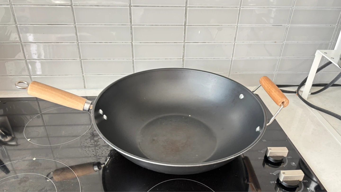 Wok with Wooden Handles