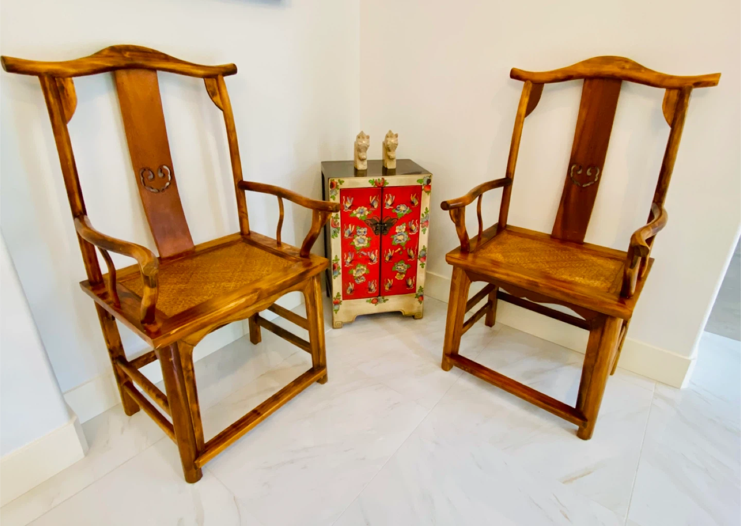 Pair of Vintage-Style 官帽椅 / Ming Chairs - photo 2