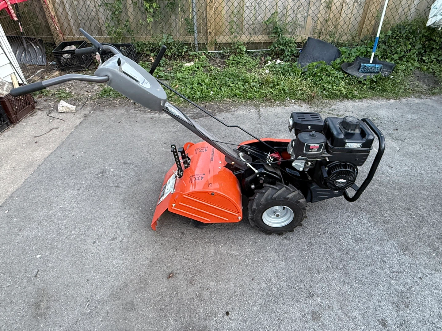 Husqvarna Gas Tiller Cultivator 950 series - photo 2