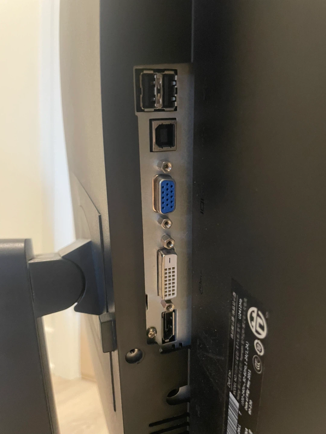 Dell UltraSharp 24” Monitor - photo 4