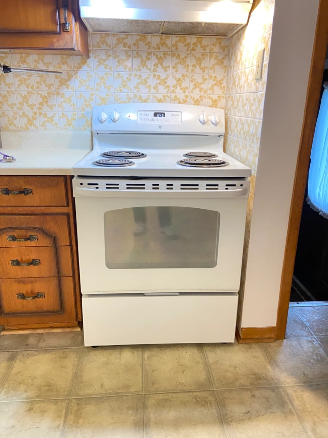 GE White Electric Coil Stove