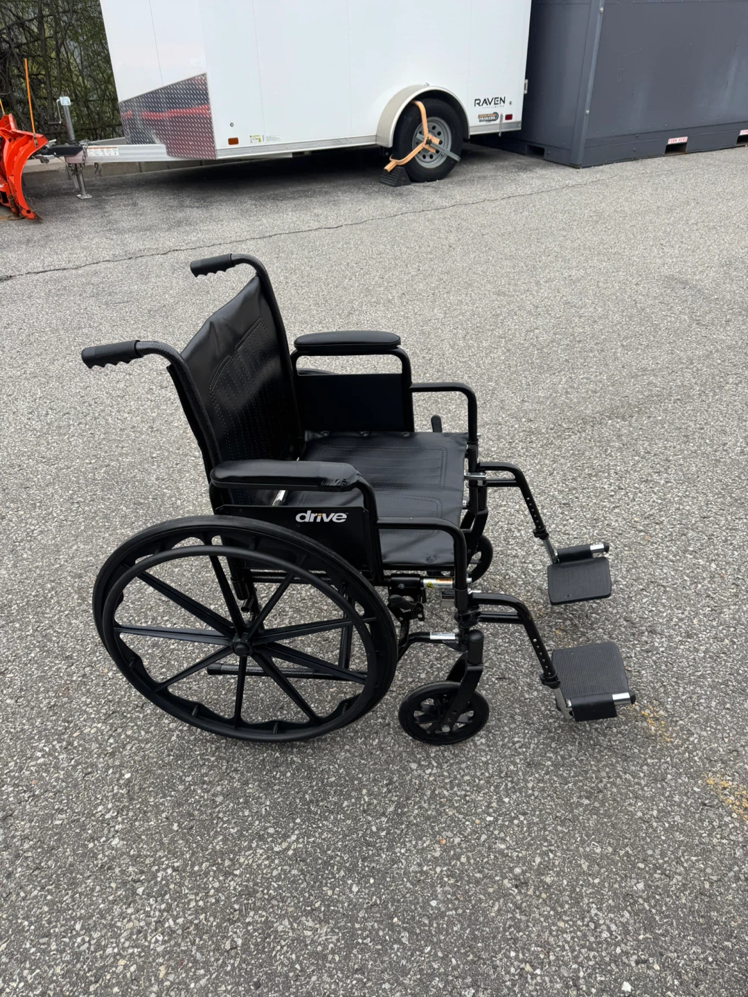 DRIVE MEDICAL WHEELCHAIR 20” DELIVERY INCLUDED - photo 2