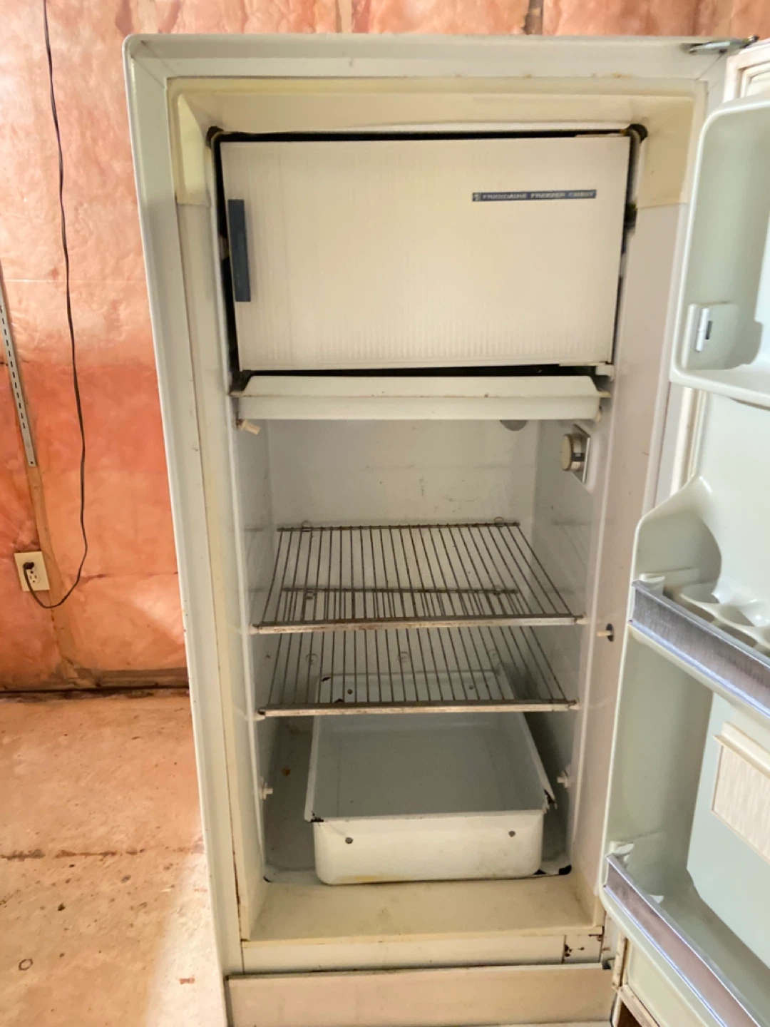 Frigidaire Freezer - photo 2